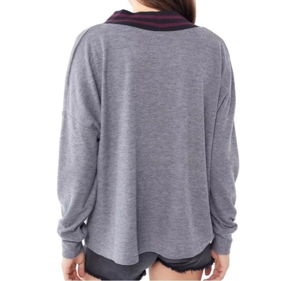 𝅺urban Outfitters Vivi Plunging V Neck Varsity Top Sweater size XS Oversized - Picture 3 of 12